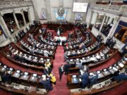 ¡Histórico! El Congreso cede a la presión social y congela el precio de la gasolina
